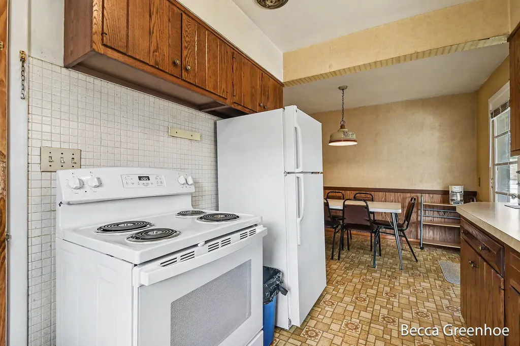 111 Katherine Drive NE Grand Rapids City MI 49505