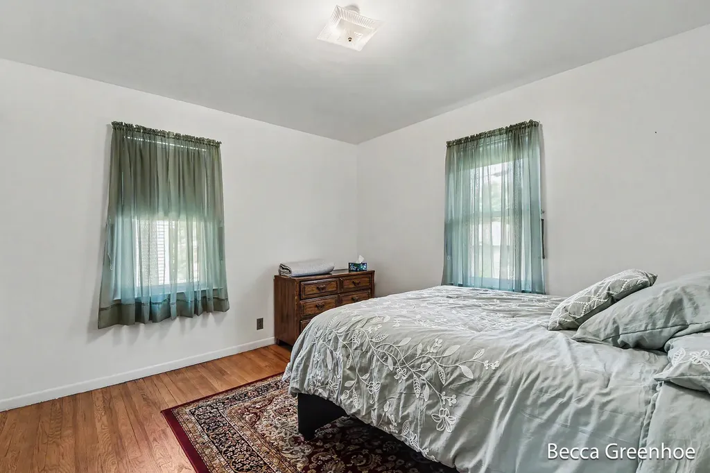 111 Katherine Drive NE Grand Rapids City MI 49505
