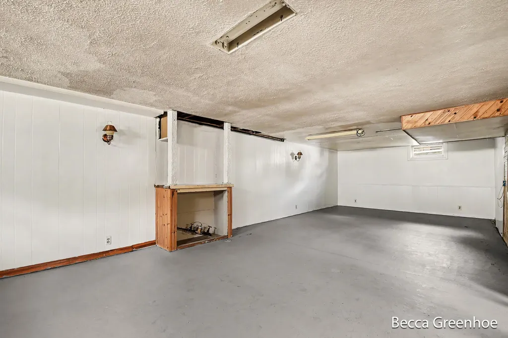 111 Katherine Drive NE Grand Rapids City MI 49505