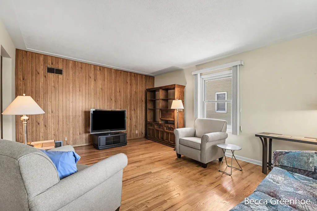 111 Katherine Drive NE Grand Rapids City MI 49505