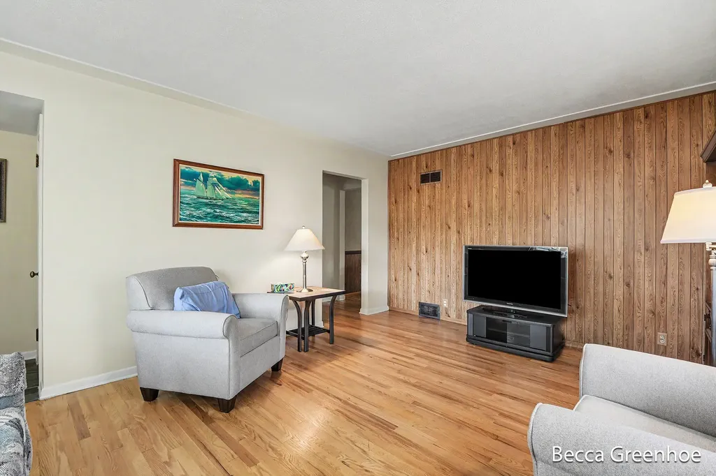 111 Katherine Drive NE Grand Rapids City MI 49505