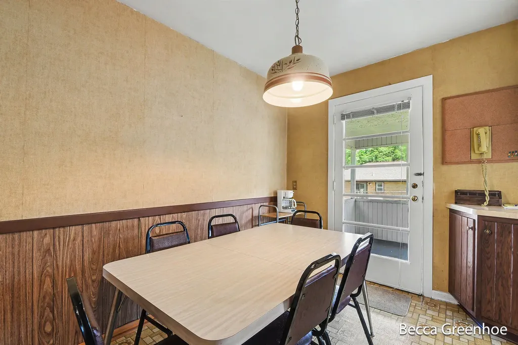 111 Katherine Drive NE Grand Rapids City MI 49505