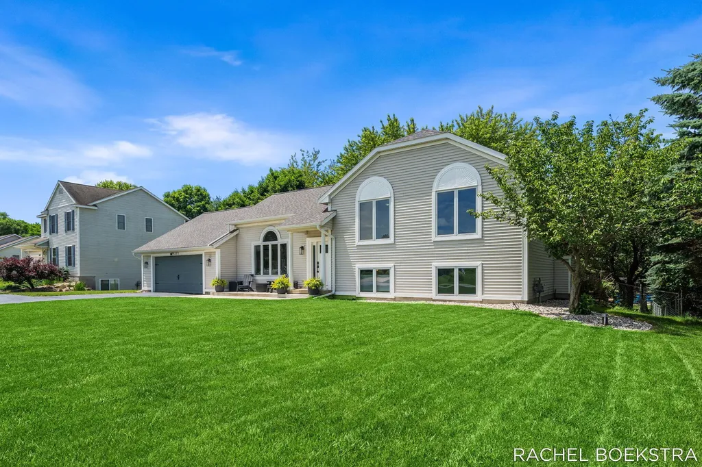 9271 Hessler Drive NE Courtland Township MI 49341
