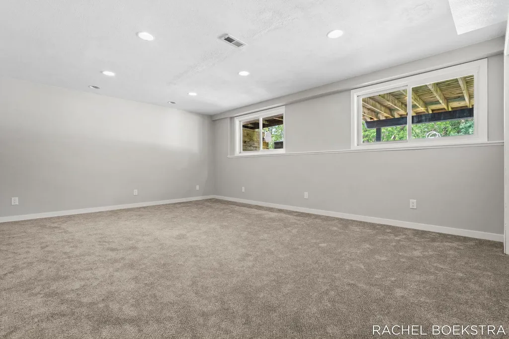 9271 Hessler Drive NE Courtland Township MI 49341