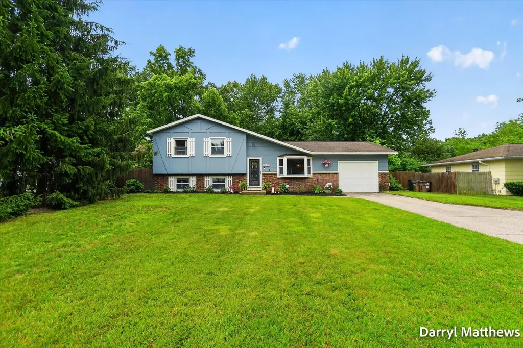 2046 Galahad Street NE Grand Rapids Charter Township MI 49525