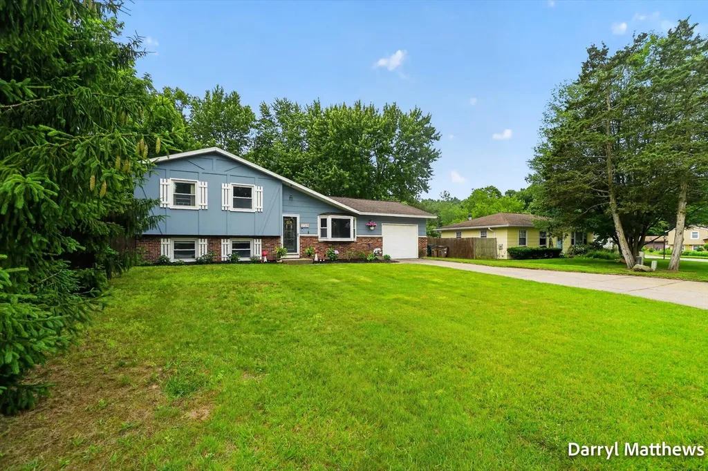 2046 Galahad Street NE Grand Rapids Charter Township MI 49525