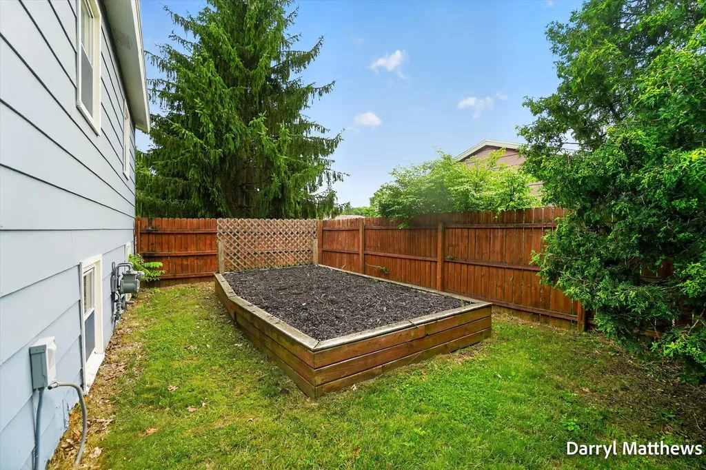 2046 Galahad Street NE Grand Rapids Charter Township MI 49525