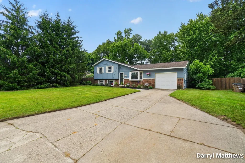 2046 Galahad Street NE Grand Rapids Charter Township MI 49525