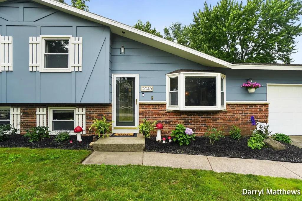 2046 Galahad Street NE Grand Rapids Charter Township MI 49525