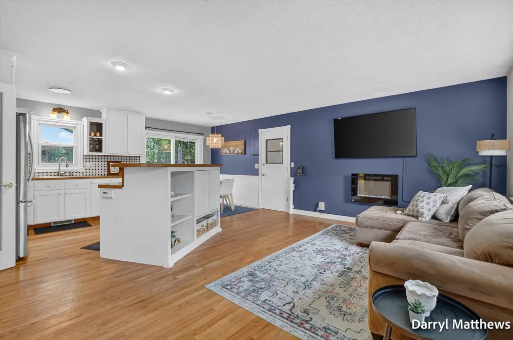 2046 Galahad Street NE Grand Rapids Charter Township MI 49525