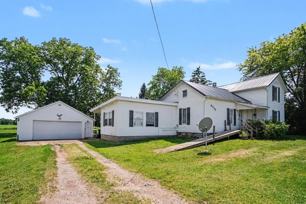 5715 Potters Road Easton Township MI 48881