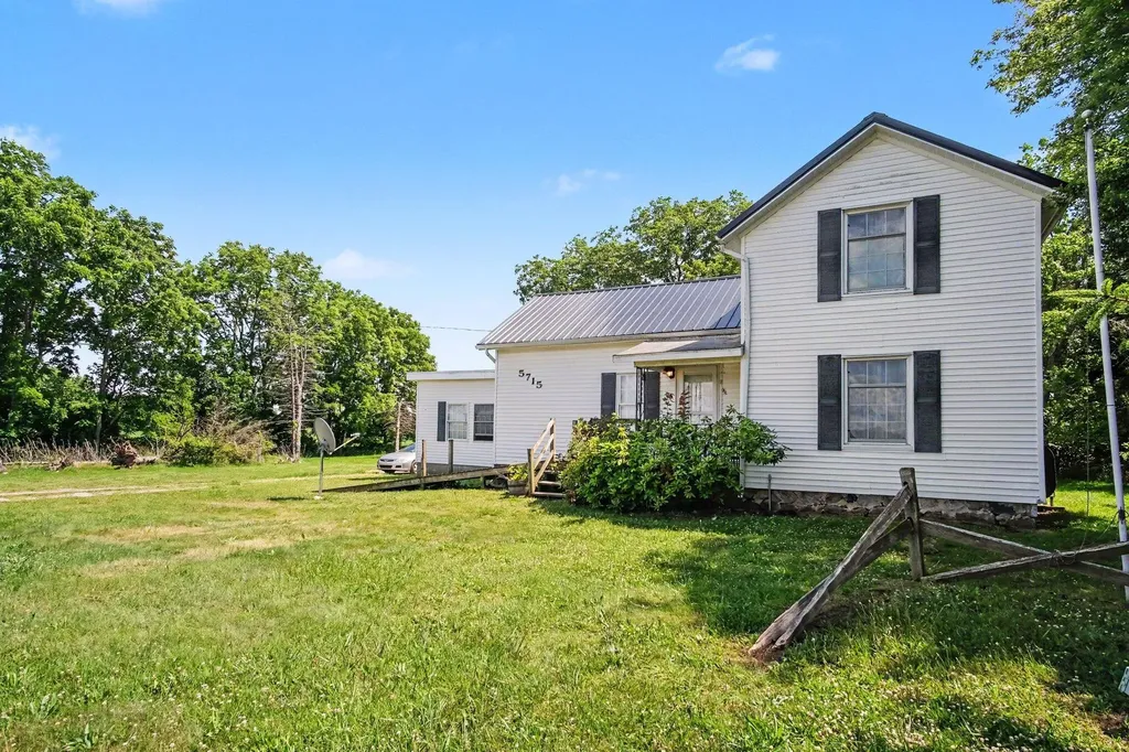 5715 Potters Road Easton Township MI 48881