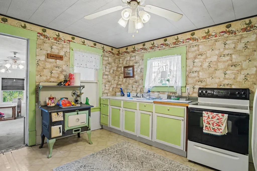5715 Potters Road Easton Township MI 48881