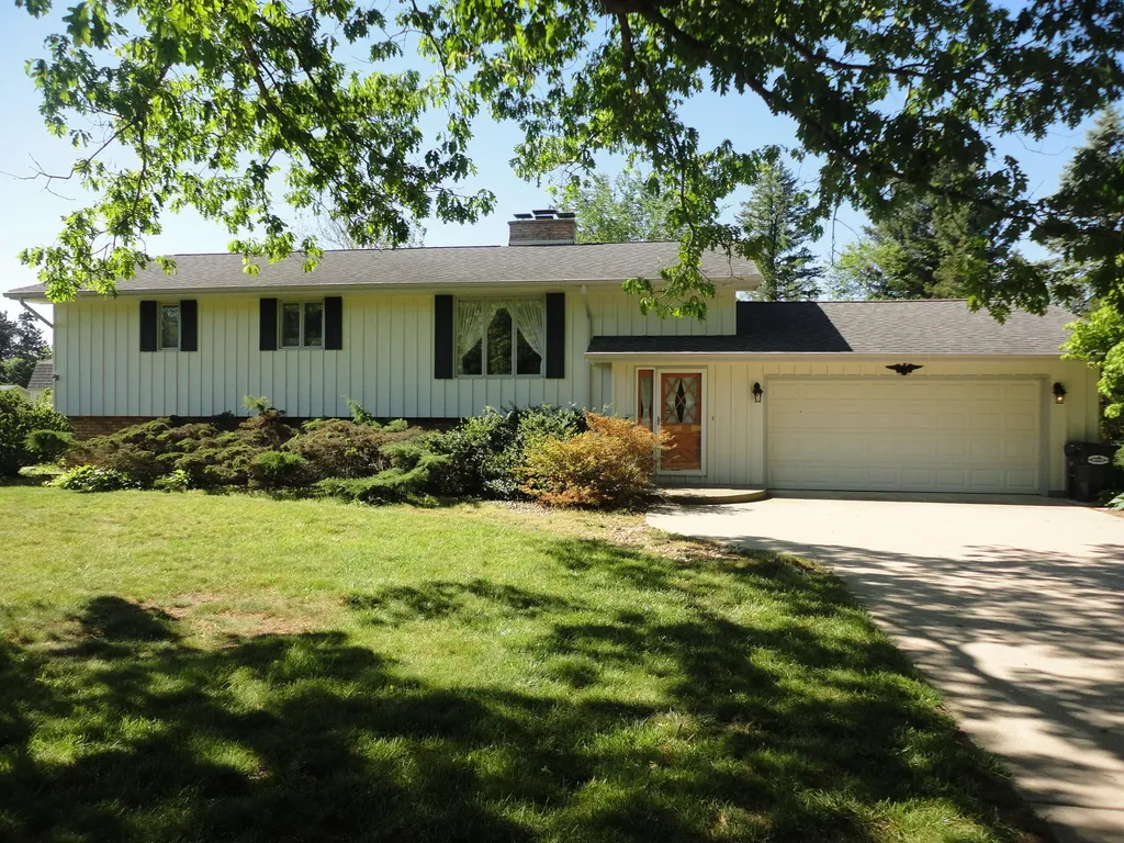 8711 Riverbend Drive Geneva Township MI 49090
