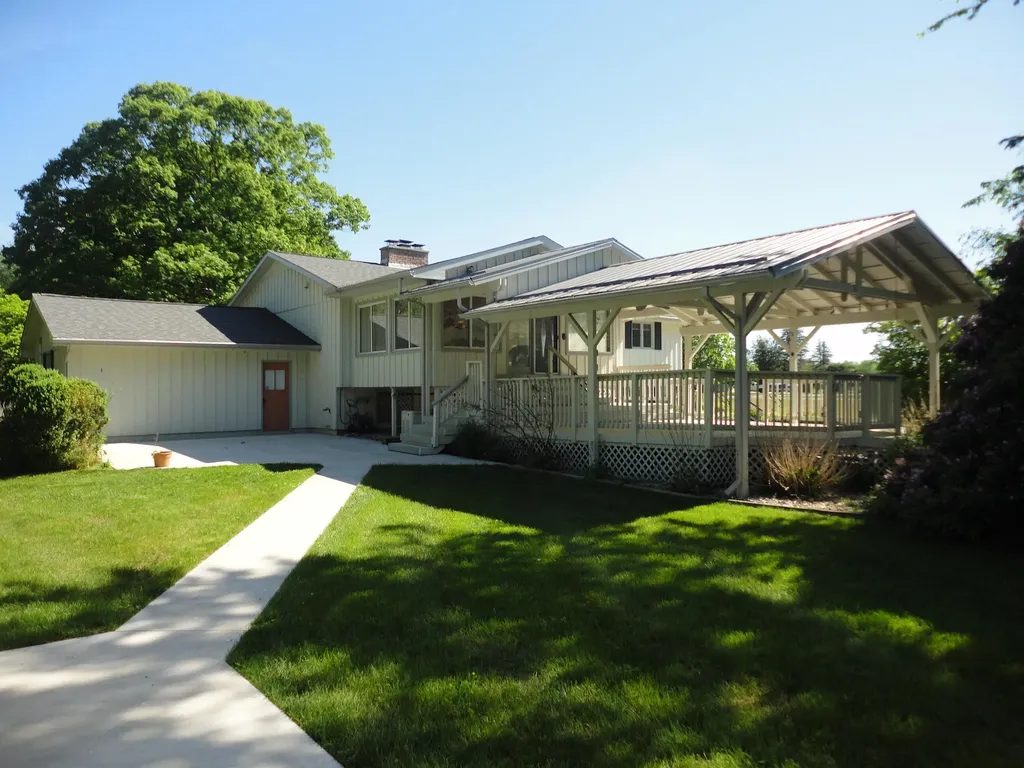 8711 Riverbend Drive Geneva Township MI 49090
