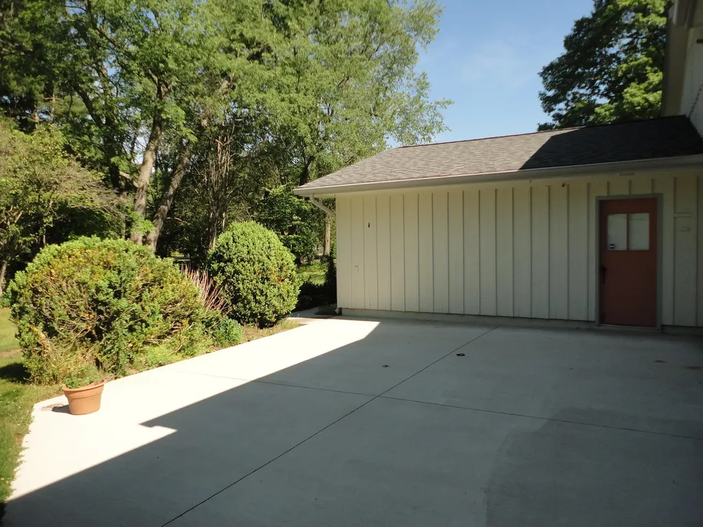 8711 Riverbend Drive Geneva Township MI 49090