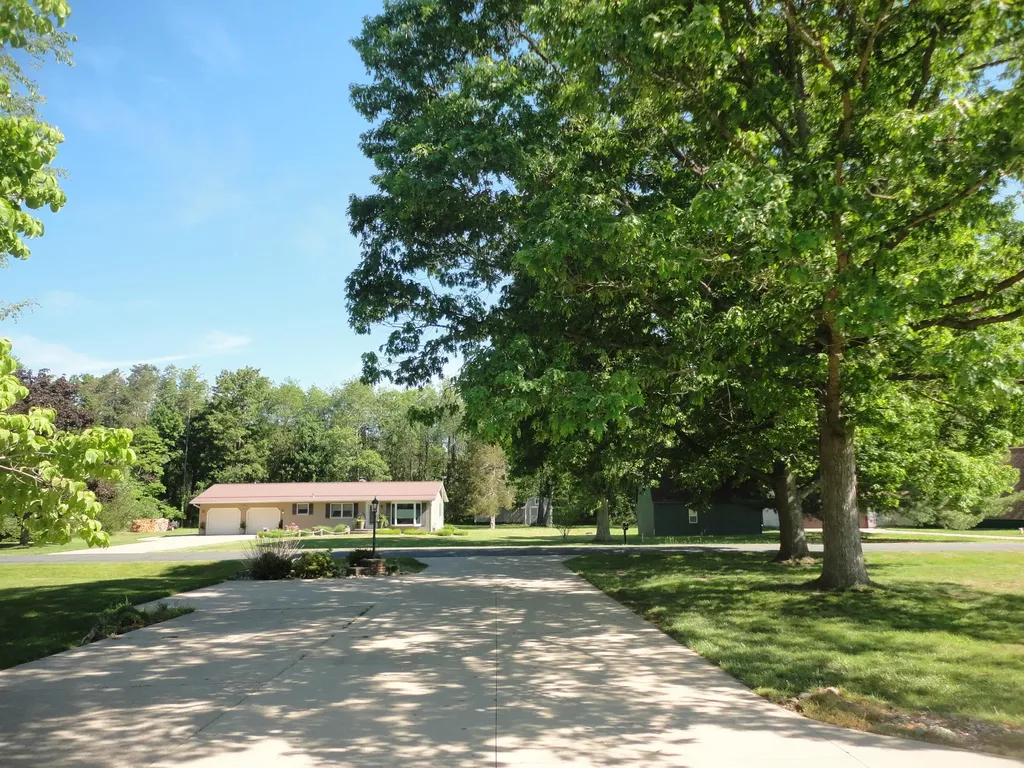 8711 Riverbend Drive Geneva Township MI 49090