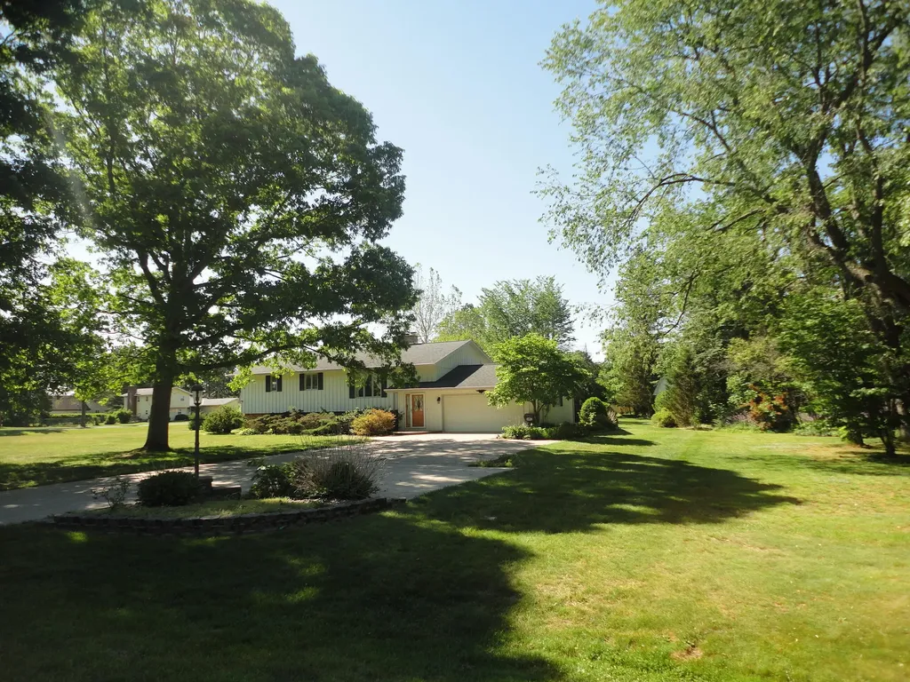 8711 Riverbend Drive Geneva Township MI 49090