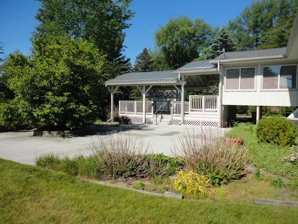 8711 Riverbend Drive Geneva Township MI 49090