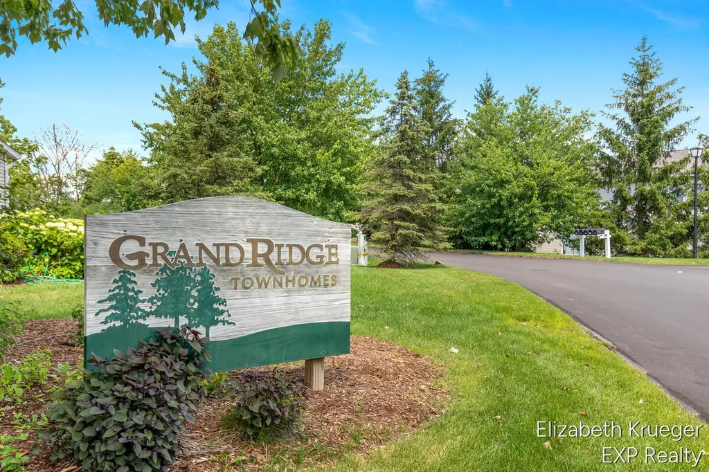 3292 Park Ridge Lane NE Grand Rapids Charter Township MI 49525
