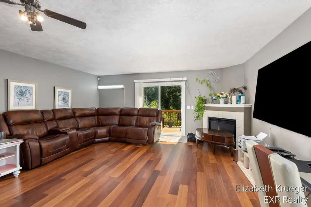 3292 Park Ridge Lane NE Grand Rapids Charter Township MI 49525