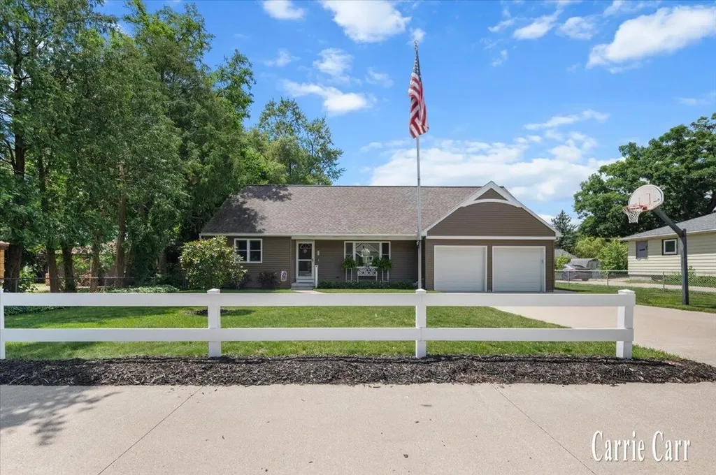 4045 Bell Avenue NE Plainfield Charter Township MI 49525