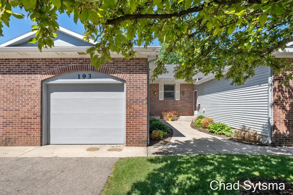 193 Laurelwood Court SW Byron Township MI 49548