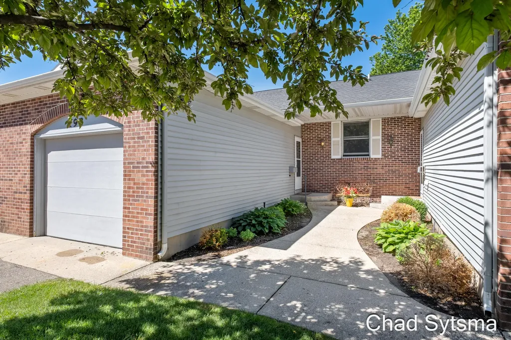 193 Laurelwood Court SW Byron Township MI 49548