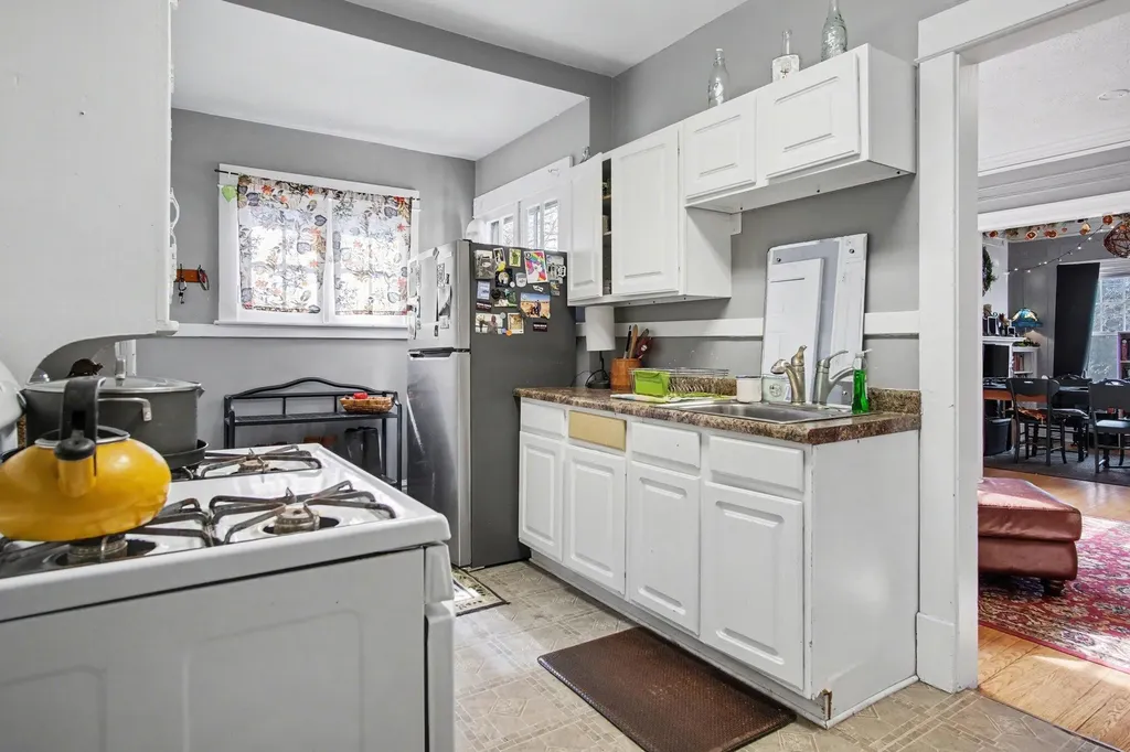 606 NE Fairview Avenue NE Grand Rapids City MI 49503