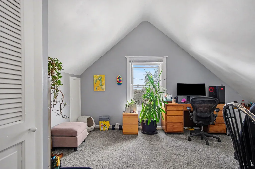 606 NE Fairview Avenue NE Grand Rapids City MI 49503