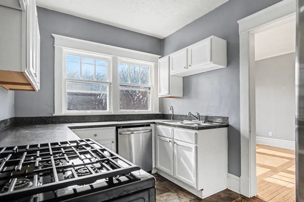 606 NE Fairview Avenue NE Grand Rapids City MI 49503