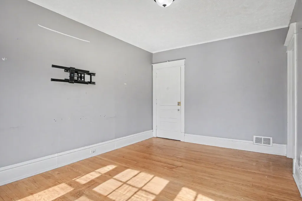 606 NE Fairview Avenue NE Grand Rapids City MI 49503