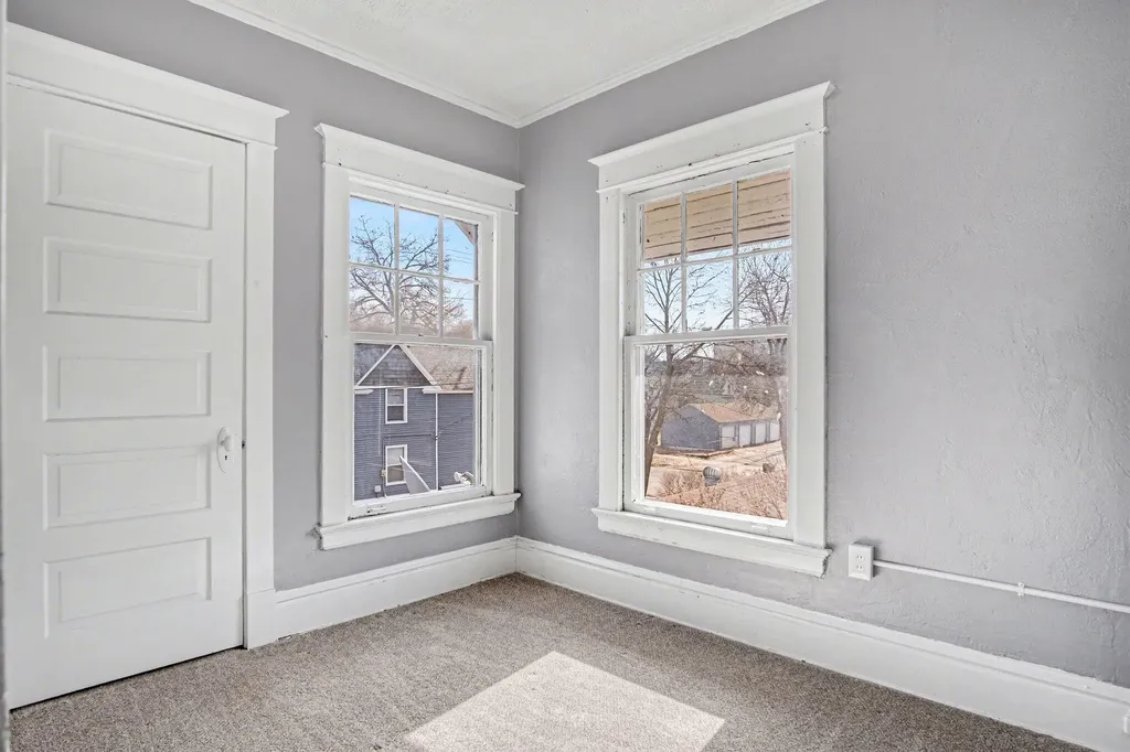 606 Fairview Avenue NE Grand Rapids City MI 49503