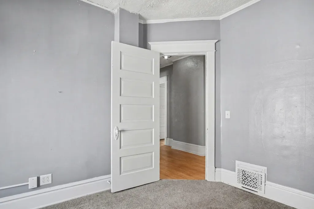 606 NE Fairview Avenue NE Grand Rapids City MI 49503