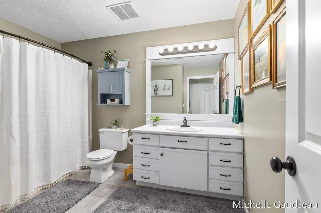 8362 N Jasonville Court SE Caledonia Township MI 49316