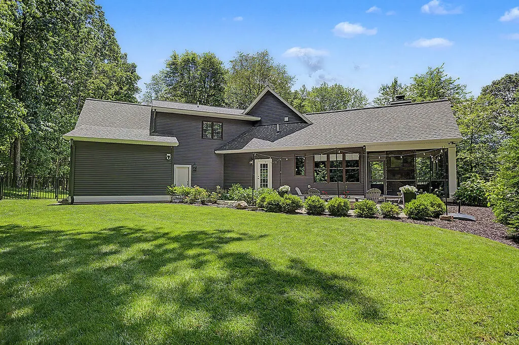 547 Roundtree Drive NE Ada Township MI 49301