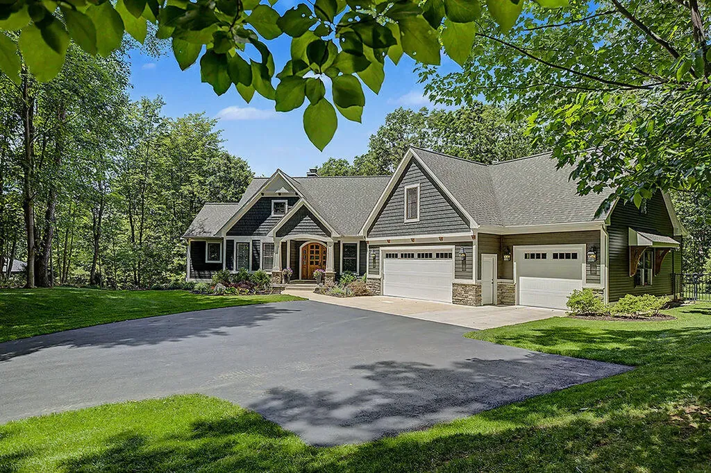 547 Roundtree Drive NE Ada Township MI 49301