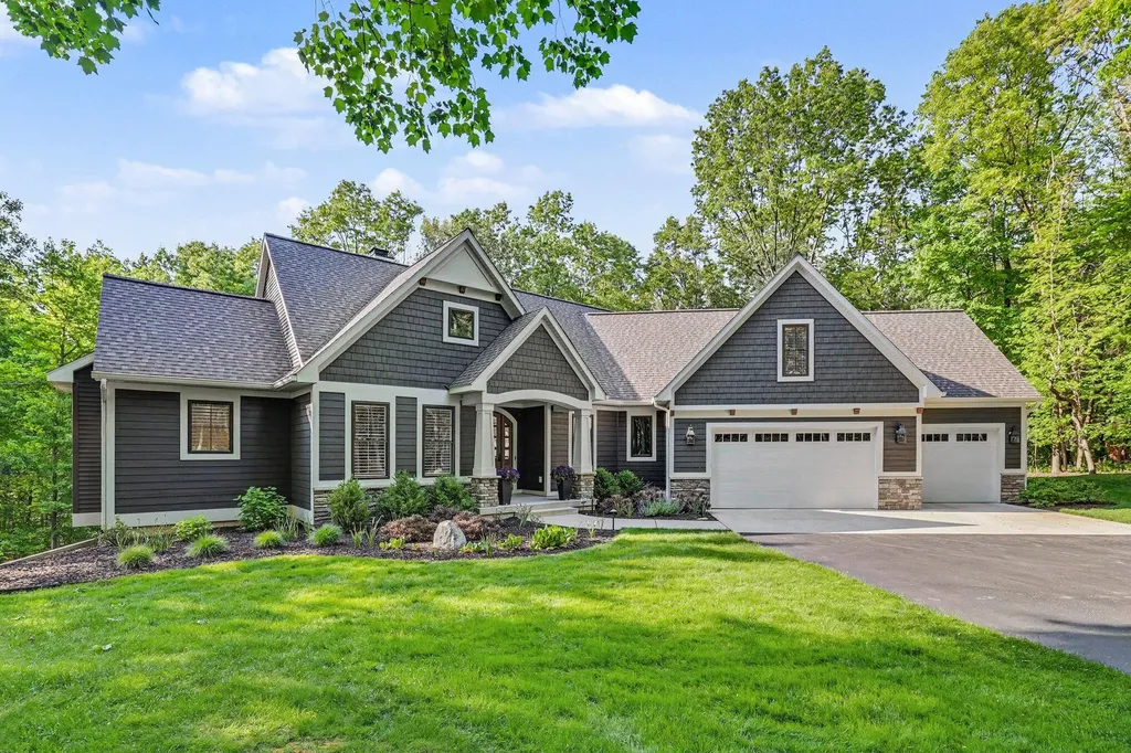 547 Roundtree Drive NE Ada Township MI 49301