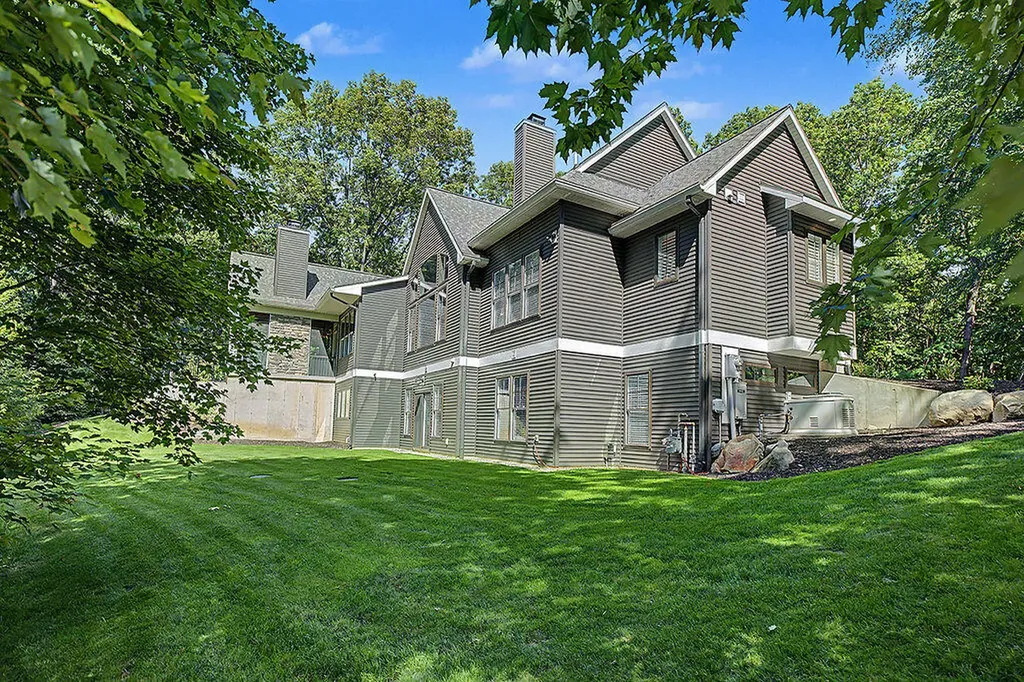 547 Roundtree Drive NE Ada Township MI 49301