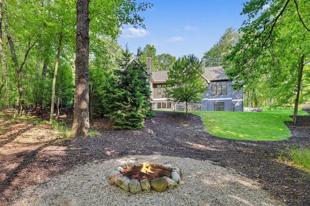 547 Roundtree Drive NE Ada Township MI 49301
