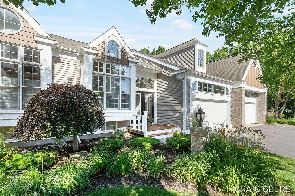 2521 Forest Bluff Drive SE Kentwood City MI 49546