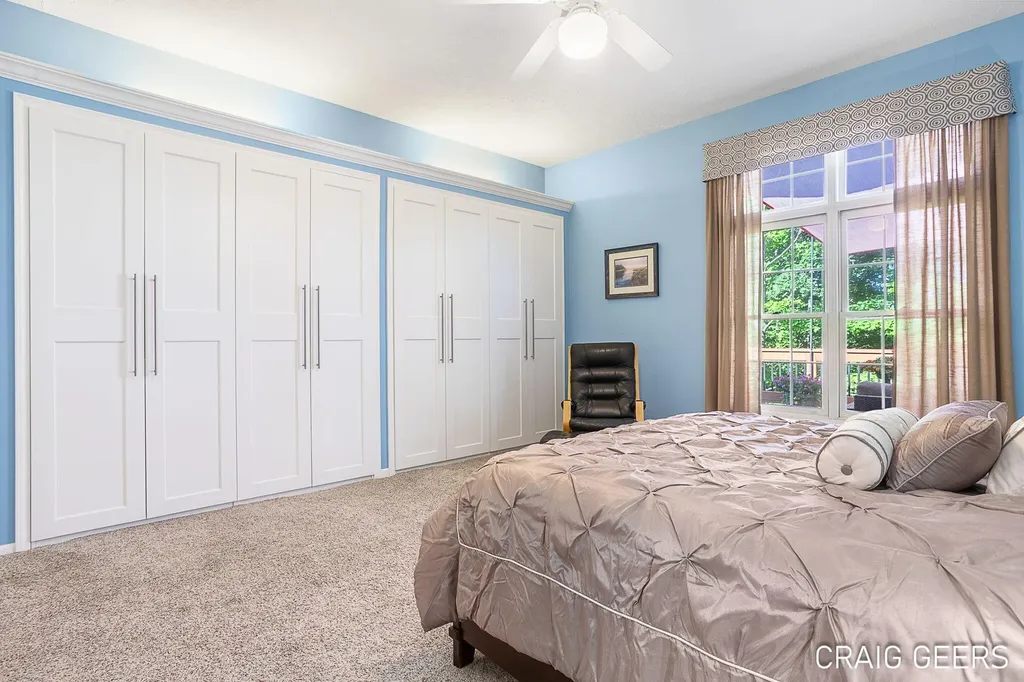 2521 Forest Bluff Drive SE Kentwood City MI 49546