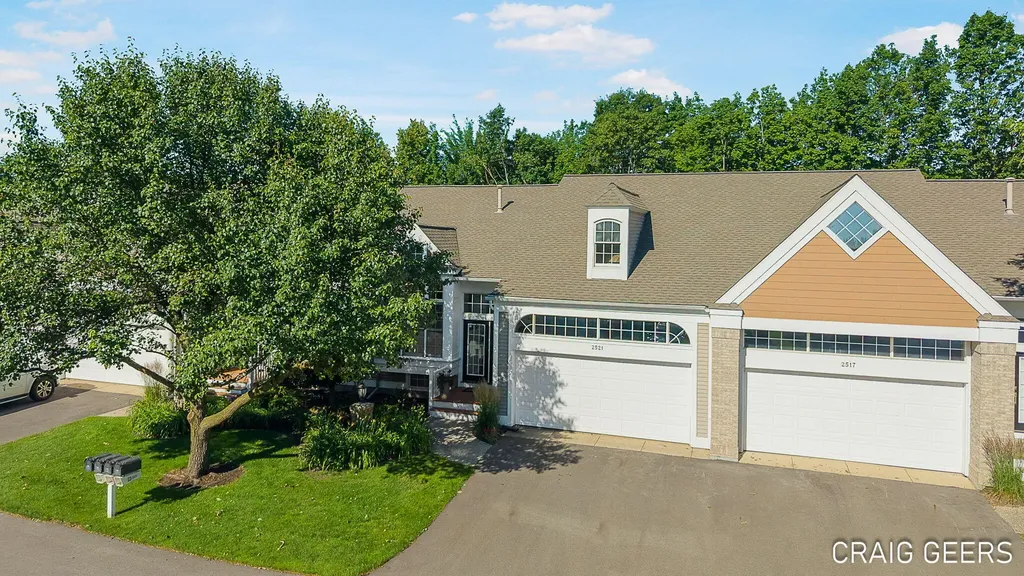 2521 Forest Bluff Drive SE Kentwood City MI 49546