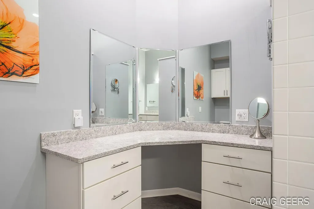 2521 Forest Bluff Drive SE Kentwood City MI 49546