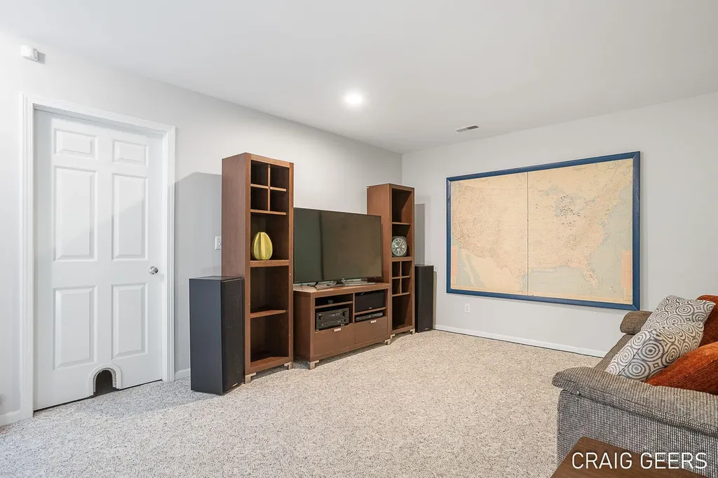 2521 Forest Bluff Drive SE Kentwood City MI 49546