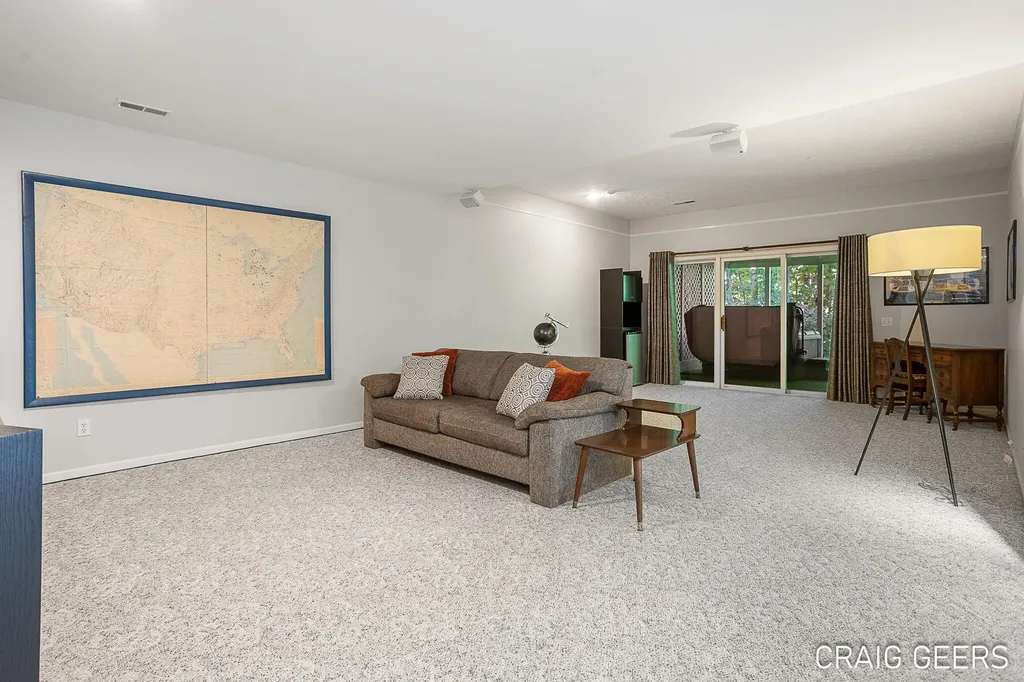 2521 Forest Bluff Drive SE Kentwood City MI 49546