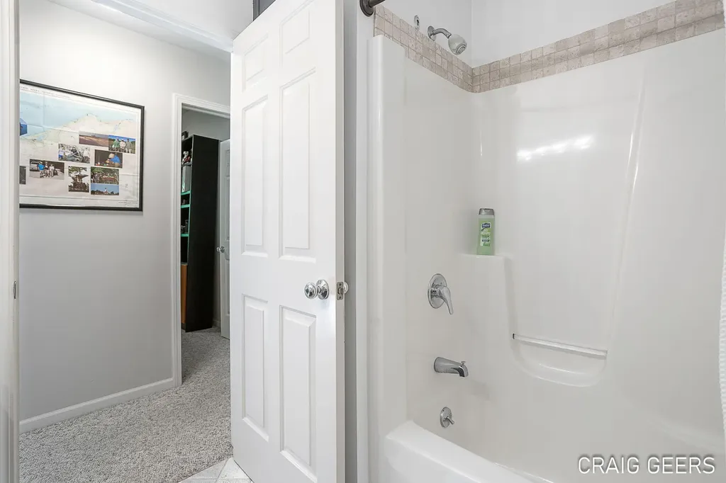 2521 Forest Bluff Drive SE Kentwood City MI 49546