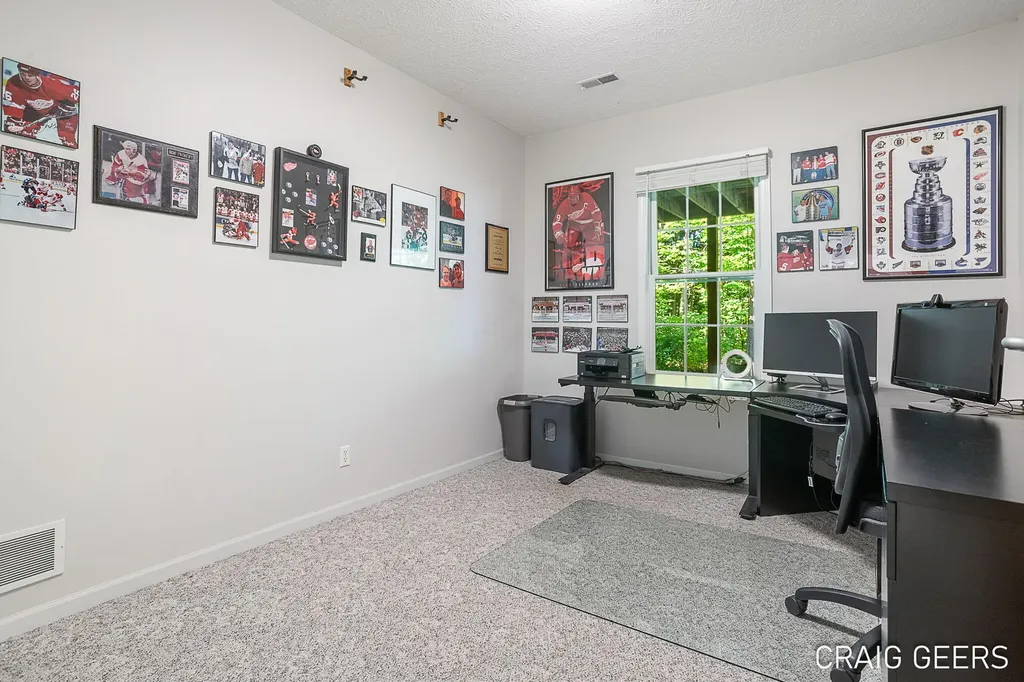2521 Forest Bluff Drive SE Kentwood City MI 49546