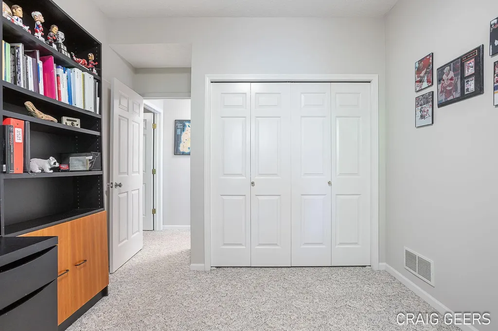 2521 Forest Bluff Drive SE Kentwood City MI 49546