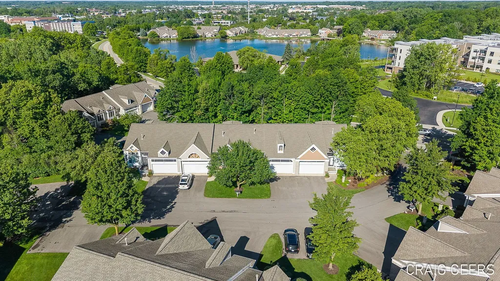 2521 Forest Bluff Drive SE Kentwood City MI 49546